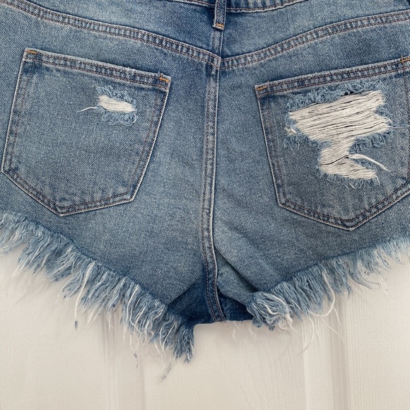 NWT FASHION NOVA HEARTBREAKER DISTRESSED DENIM SHORTS SIZE L - Picture 4 of 6